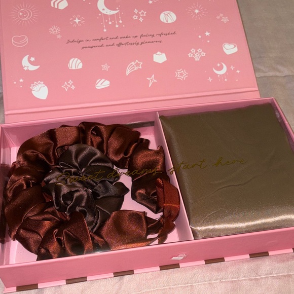 Cala Accessories - CALA Silky Dreams Gift Set - Satin Hair Accessories and 2 Pillow Cases NWT
